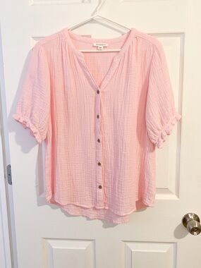 beachlunchlounge Soft Pink Button-Down Gauze Top - size M